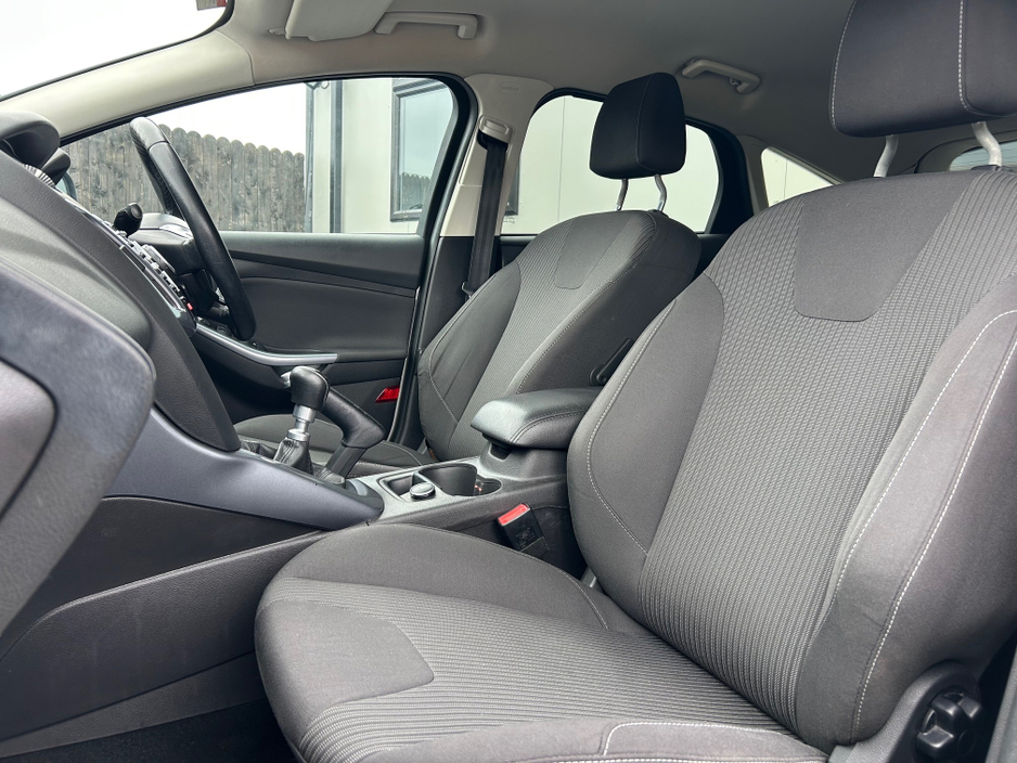 2014 Ford Focus - image 10