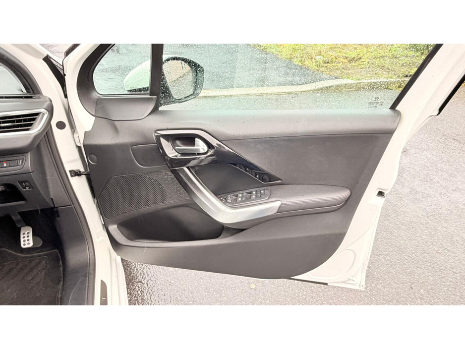 2013 Peugeot 208 1.6 THP 200 bhp GTi €6,999