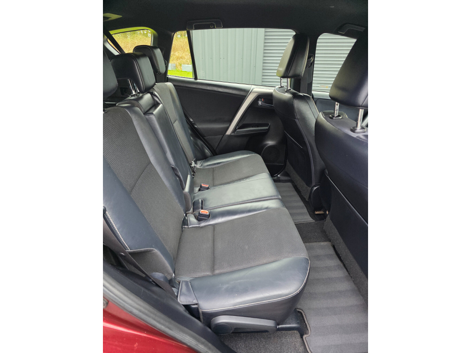 2016 Toyota Rav4 - image 10