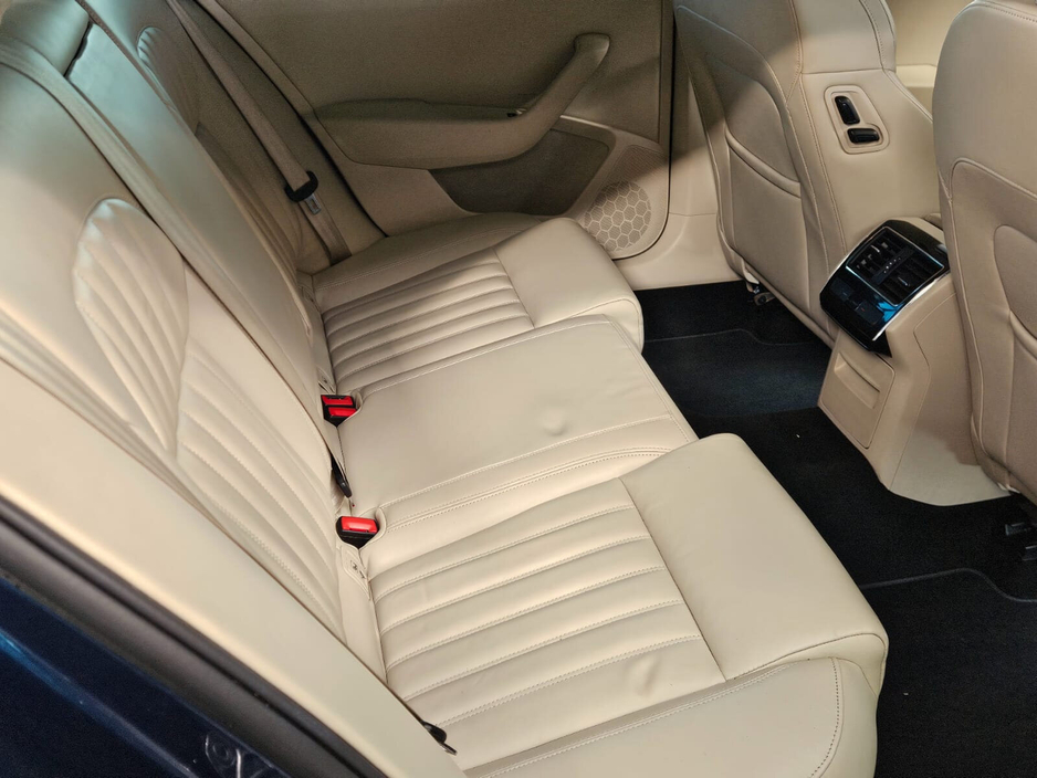 2019 Skoda Superb - image 7