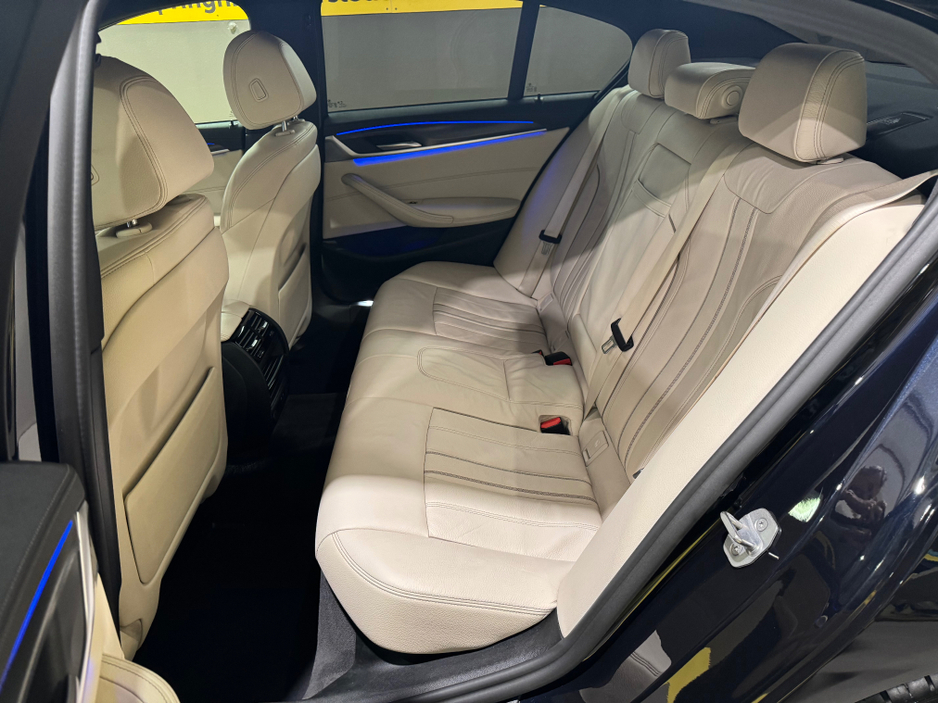 2022 BMW 5 Series - image 11
