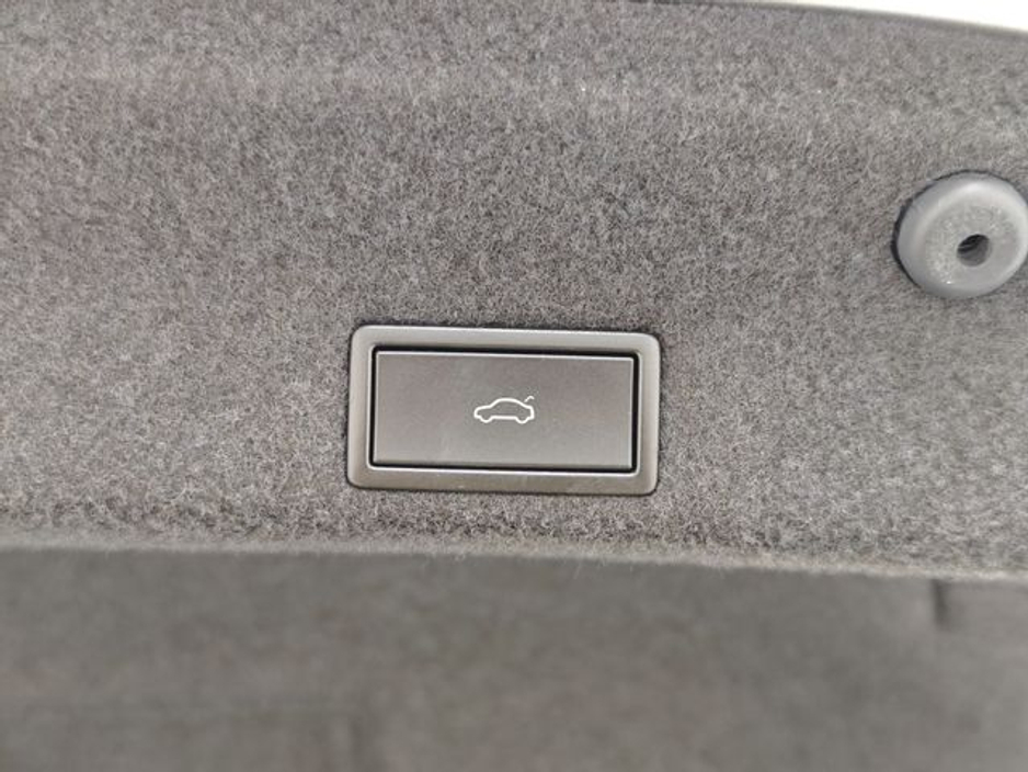 2018 Volkswagen Passat - image 17