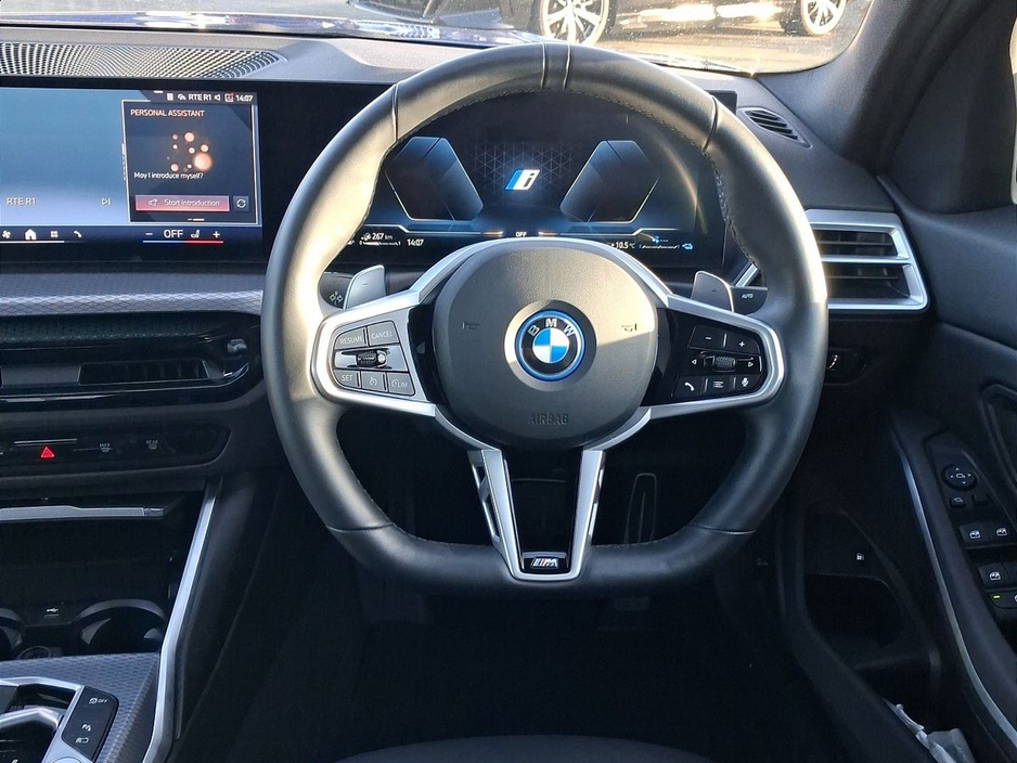 2025 BMW 3 Series - image 5