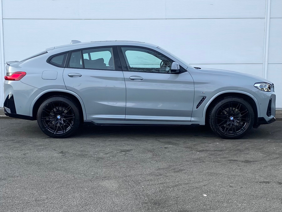 2022 BMW X4 - image 2