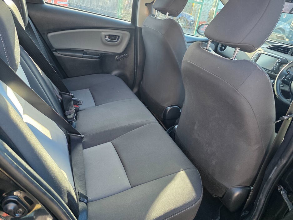 2017 Toyota Yaris - image 7