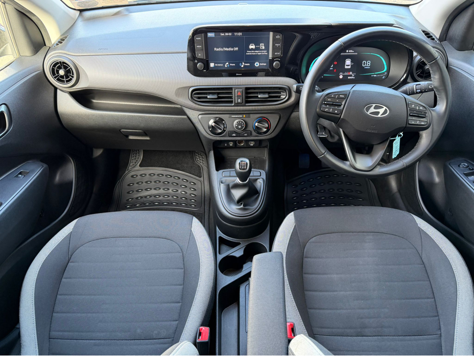 2023 Hyundai i10 - image 8