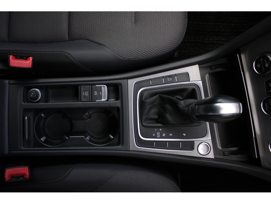 2016 Volkswagen Golf - image 14