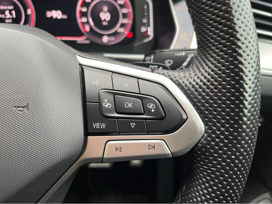 2021 Volkswagen Passat - image 29