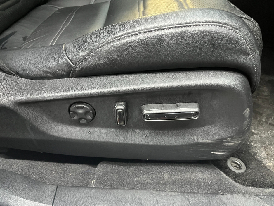 2019 Honda CR-V €27950 2019 HONDA CR-V HYBRID MASTERPIECE 2.0 AUTOMATIC / CRUISE CONTROL / REVERSE CAMERA / ELECTRIC MEMORY & HEATED SEATS / €27,950