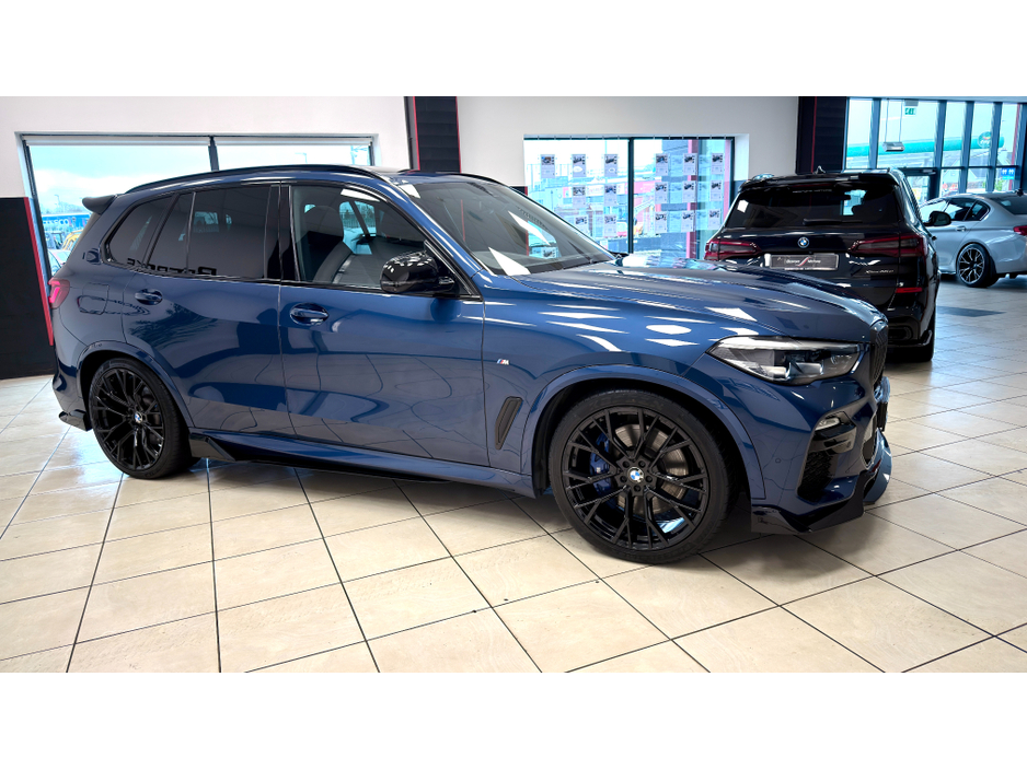 2020 BMW X5 - image 30