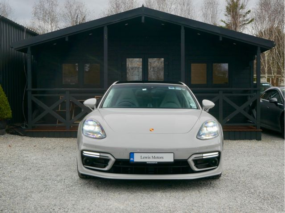 2023 Porsche Panamera - image 2