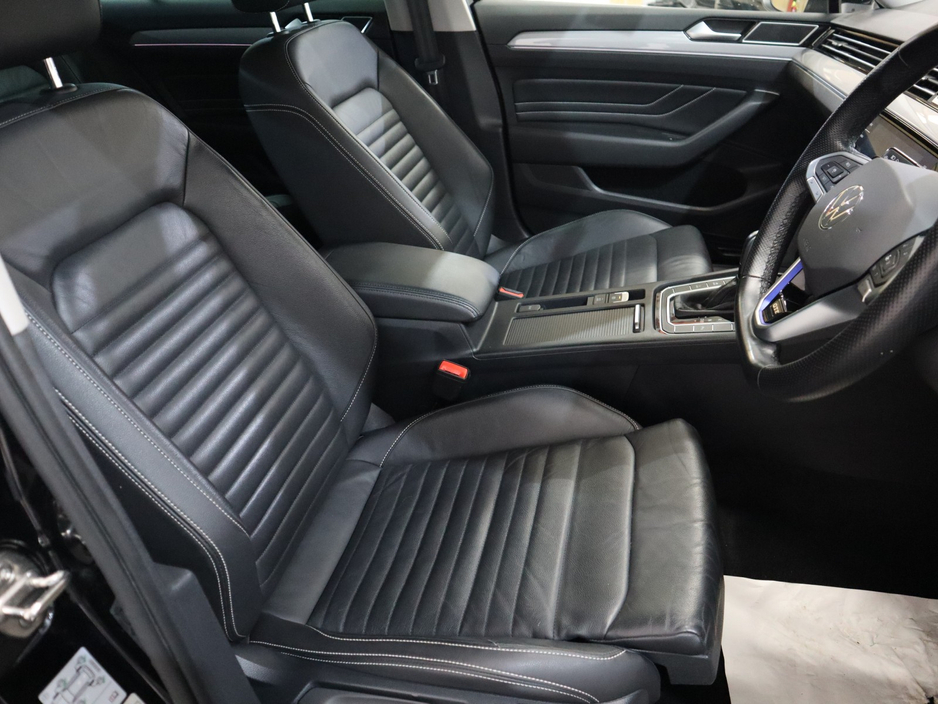 2022 Volkswagen Passat - image 25
