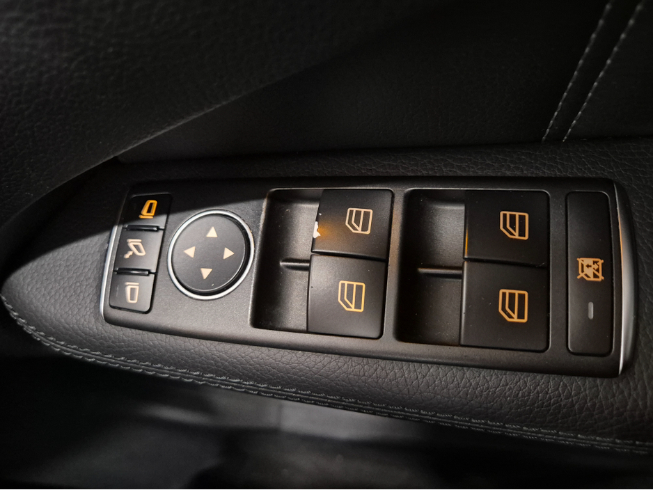 2015 Mercedes-Benz E Class - image 12