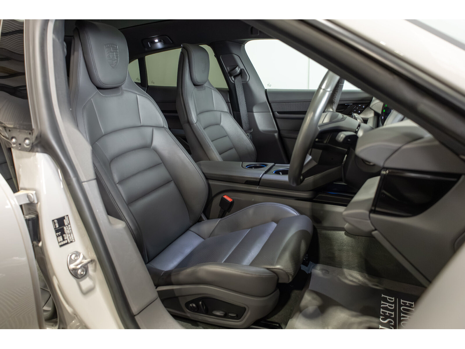 2023 Porsche Taycan - image 10