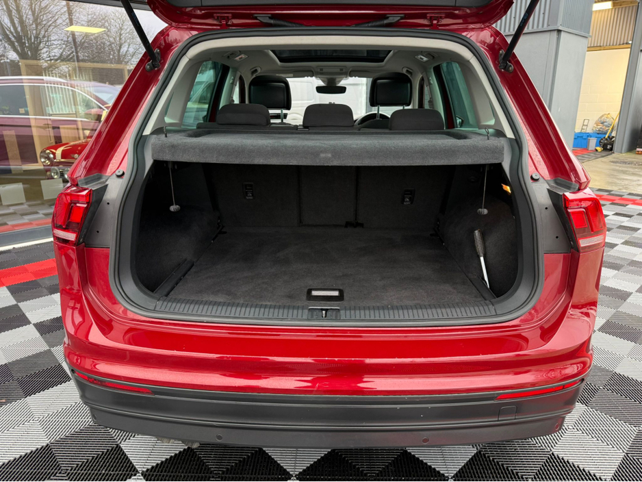 2017 Volkswagen Tiguan - image 29