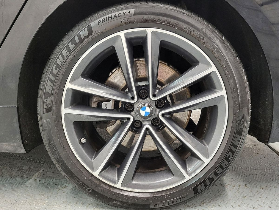 2020 BMW 7 Series - image 14