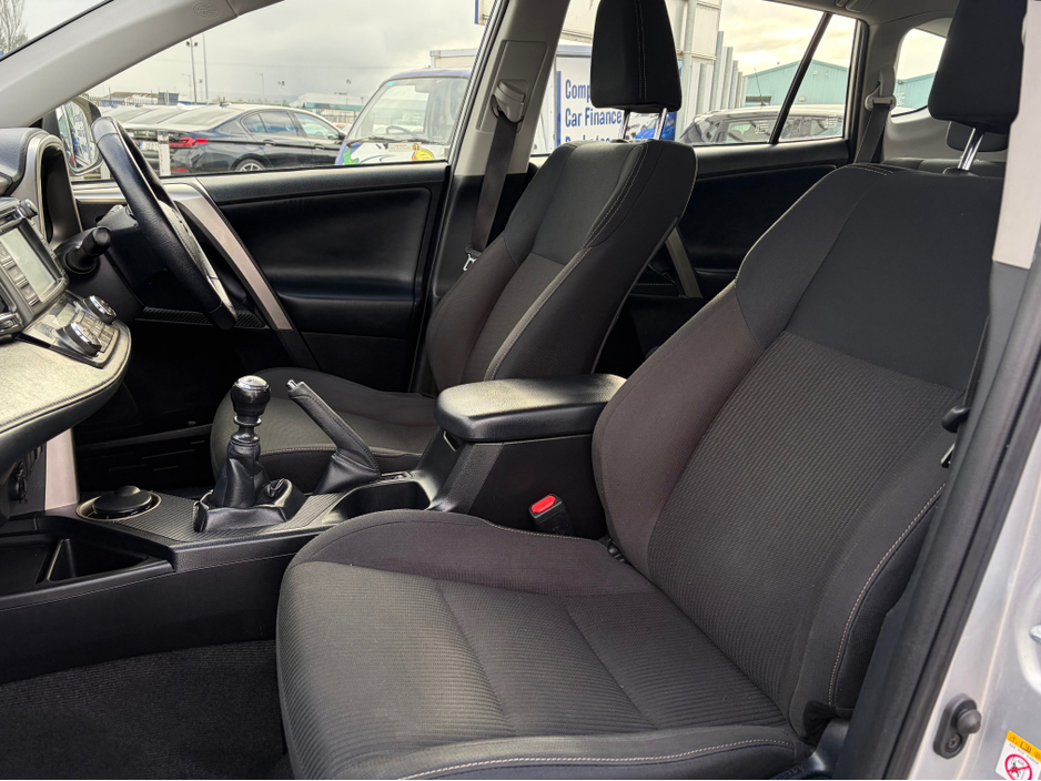 2015 Toyota Rav4 - image 8