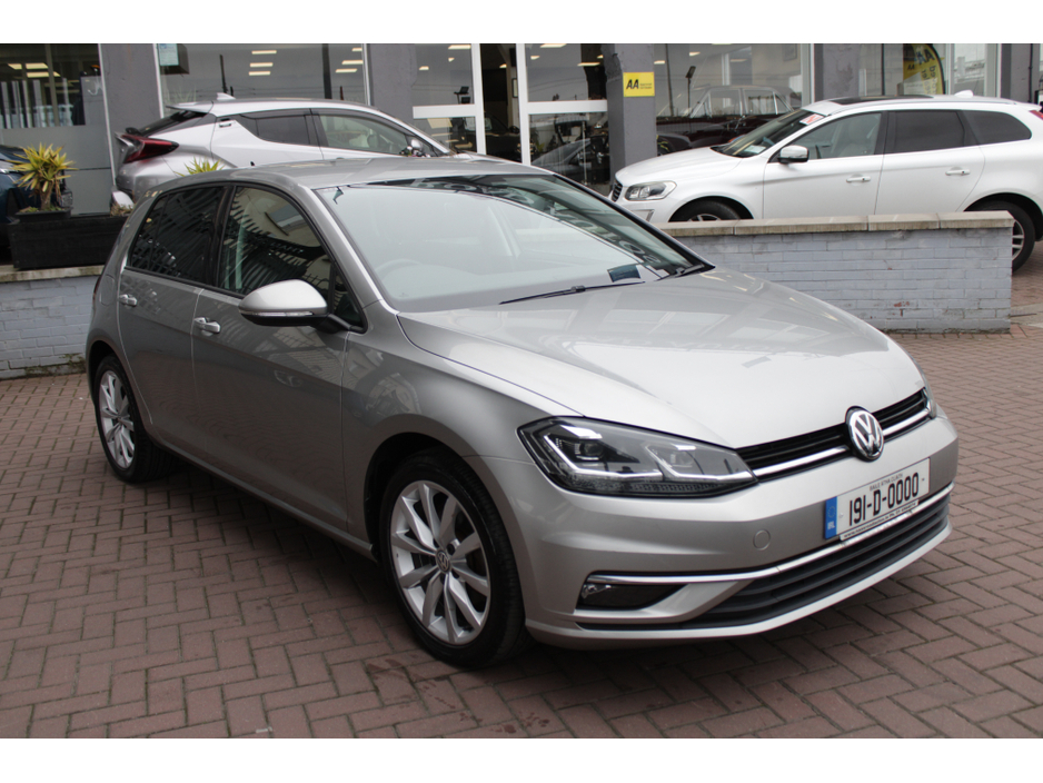 2019 Volkswagen Golf - image 2