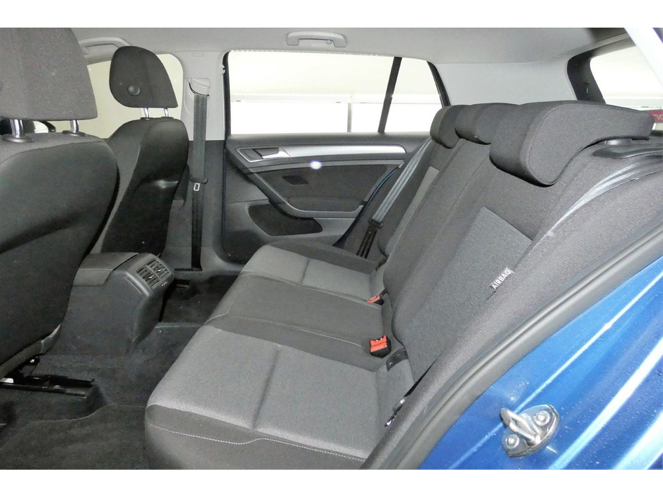 2016 Volkswagen Golf - image 16