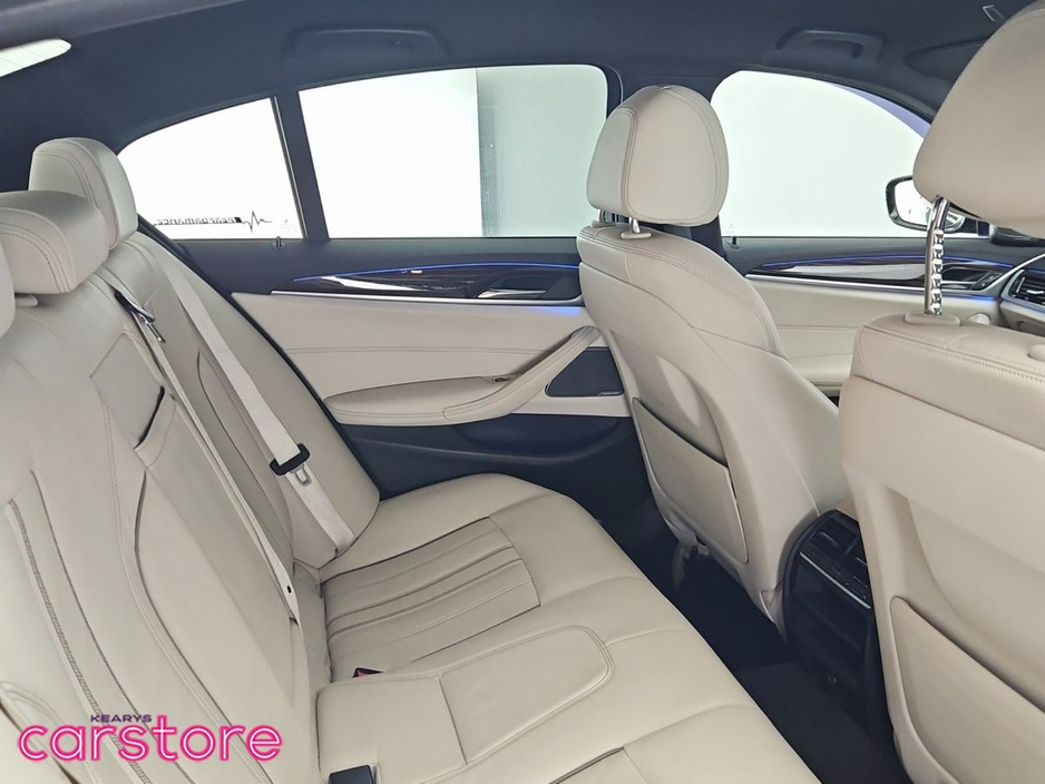 2018 BMW 5 Series - image 10