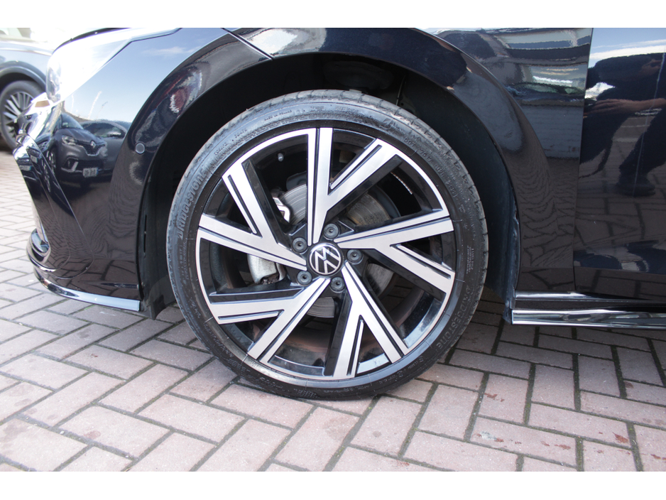 2023 Volkswagen Golf - image 21