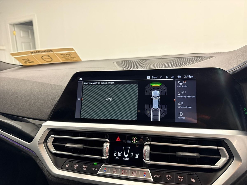 2022 BMW 3 Series - image 21