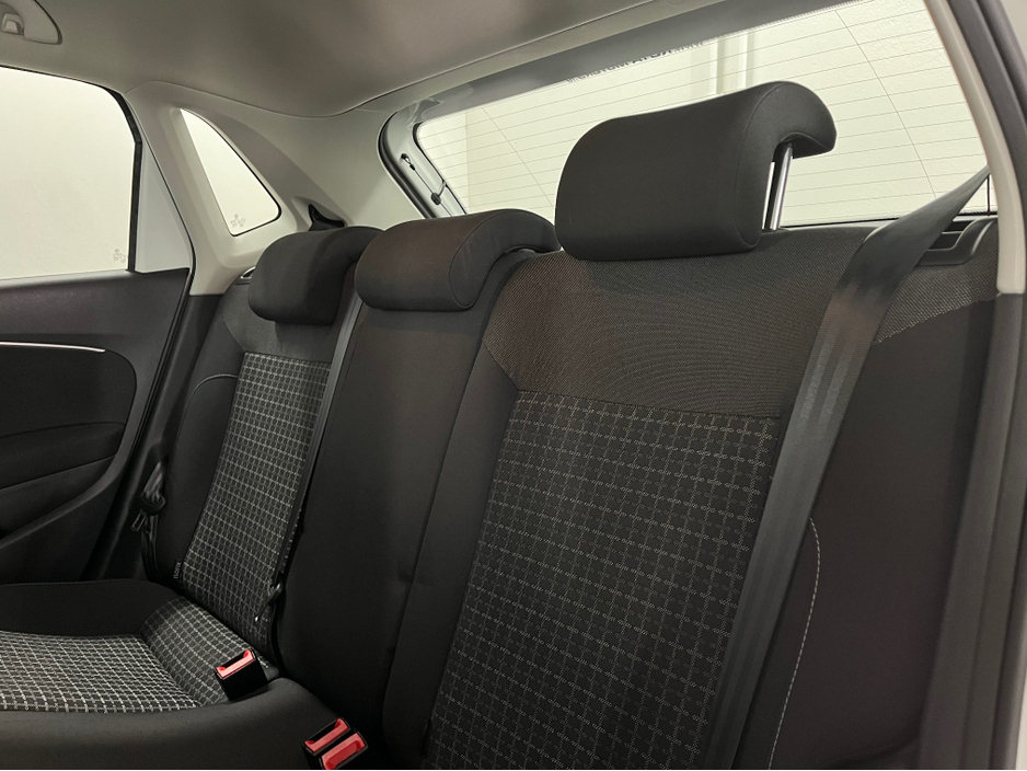 2014 Volkswagen Polo - image 26