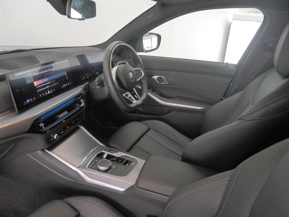 2025 BMW 3 Series - image 7