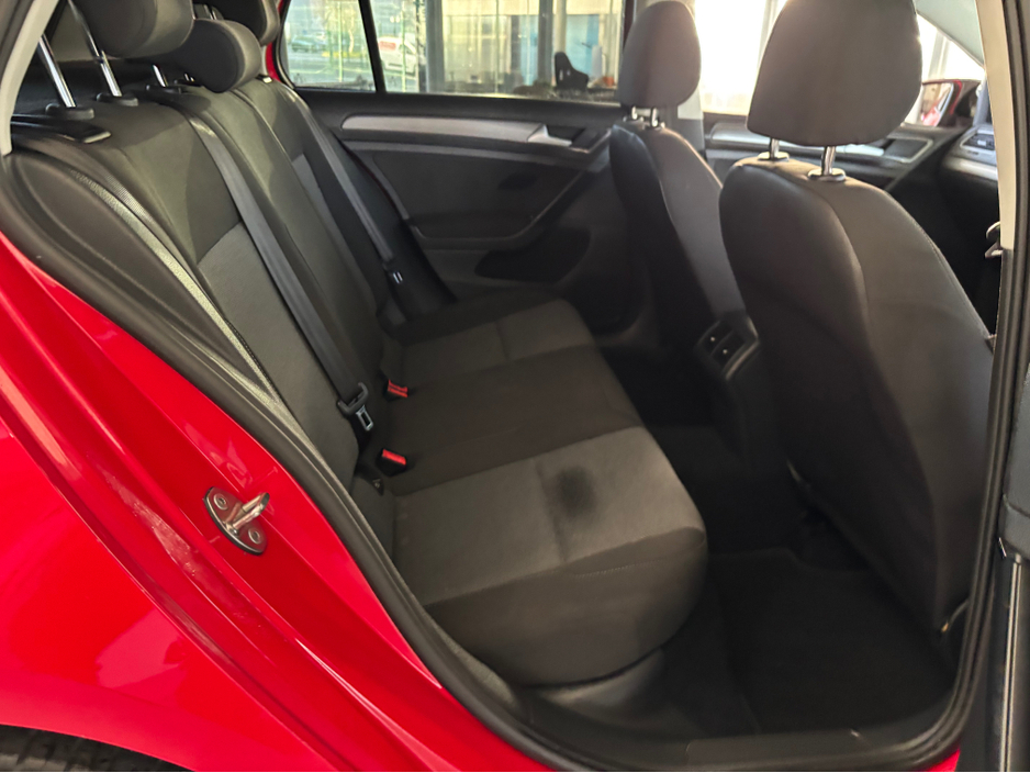 2016 Volkswagen Golf - image 7