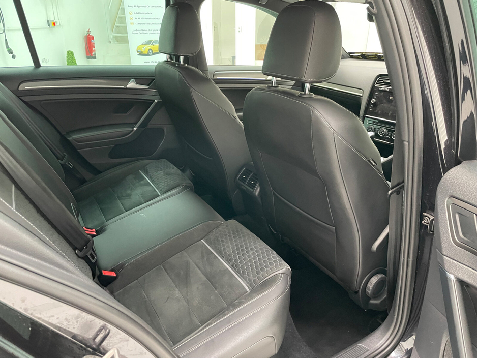2018 Volkswagen Golf - image 11