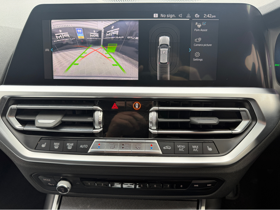 2022 BMW 3 Series - image 18