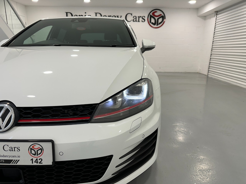 2014 Volkswagen Golf - image 5