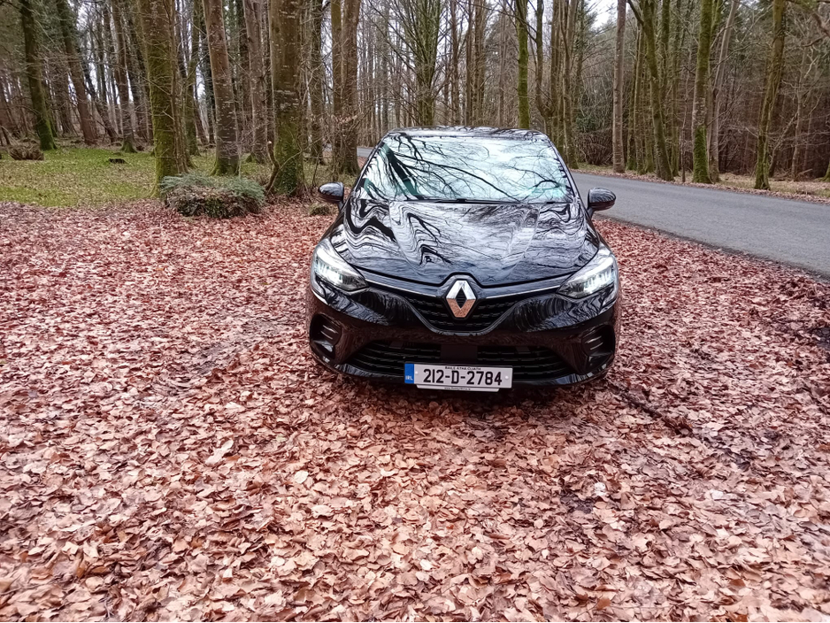 2021 Renault Clio - image 2