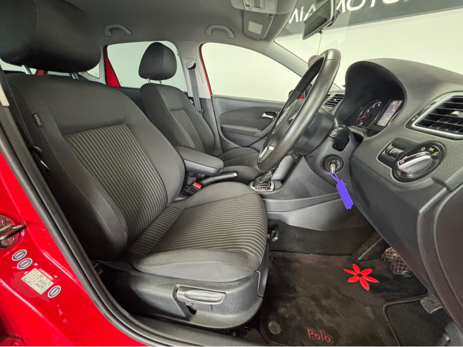 2012 Volkswagen Polo - image 8