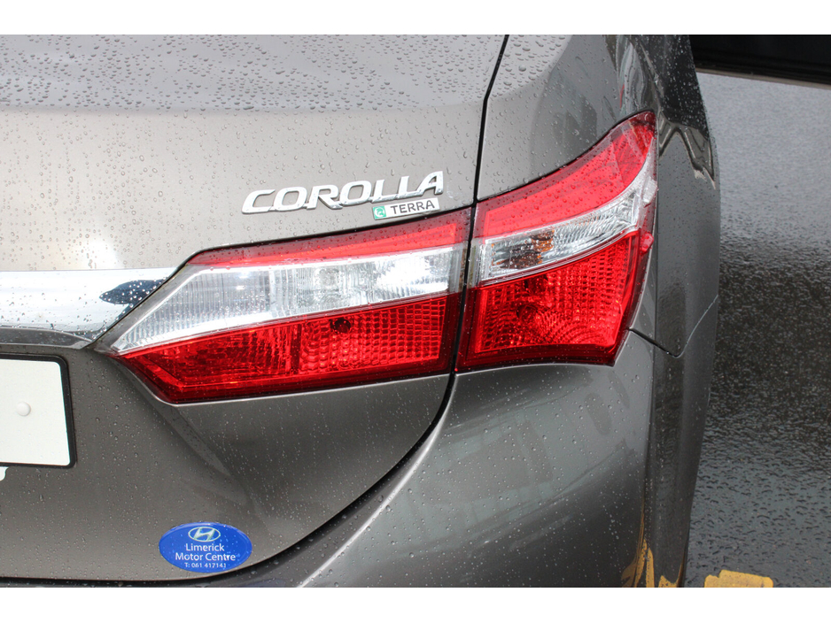 2017 Toyota Corolla - image 14