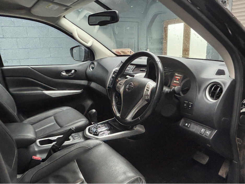 2018 Nissan Navara - image 4