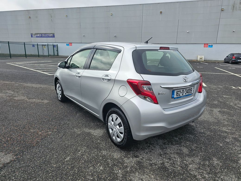 2016 Toyota Vitz - image 8