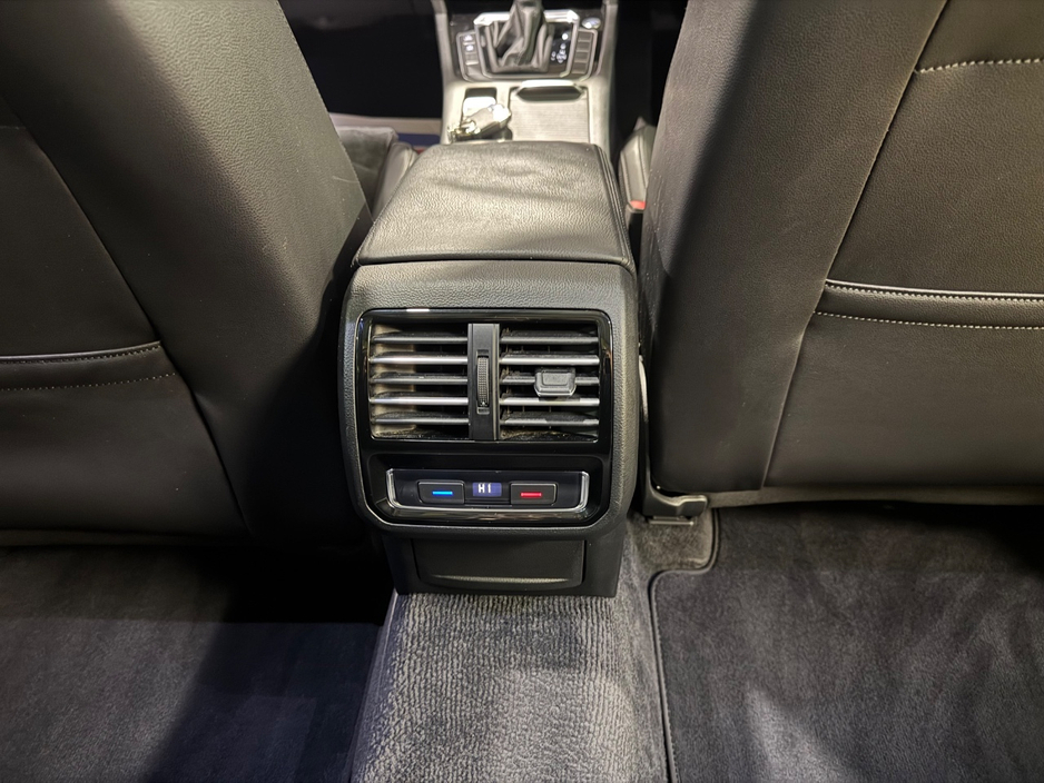 2019 Volkswagen Passat - image 12