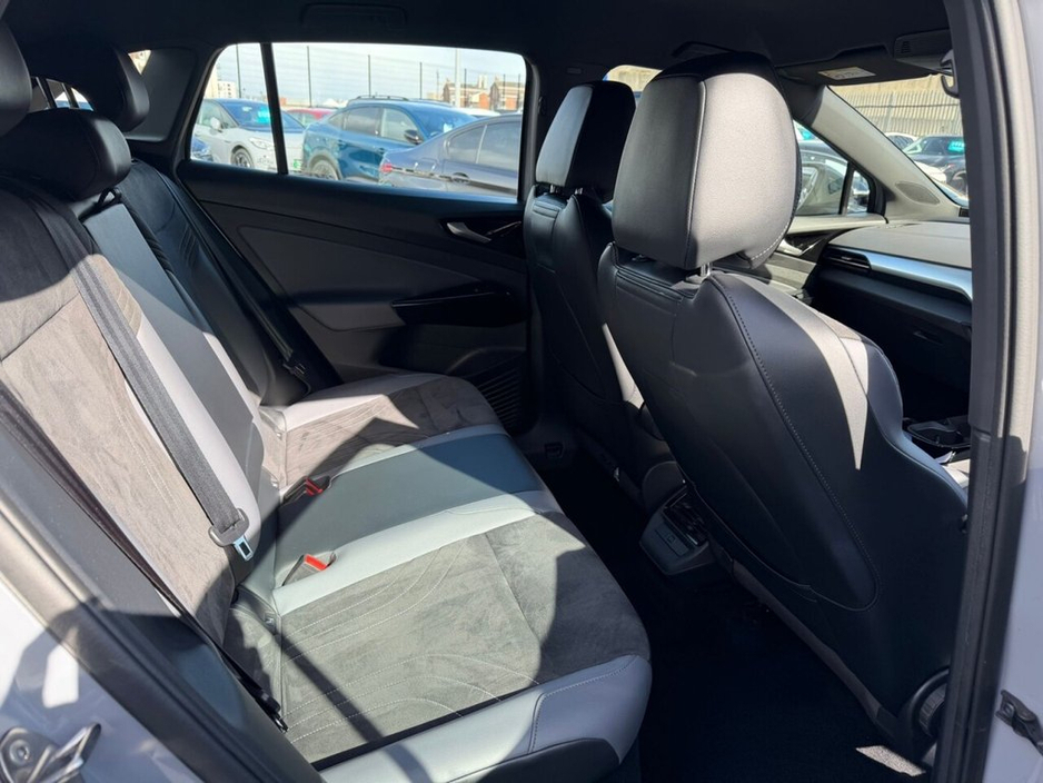 2023 Volkswagen ID.4 - image 26