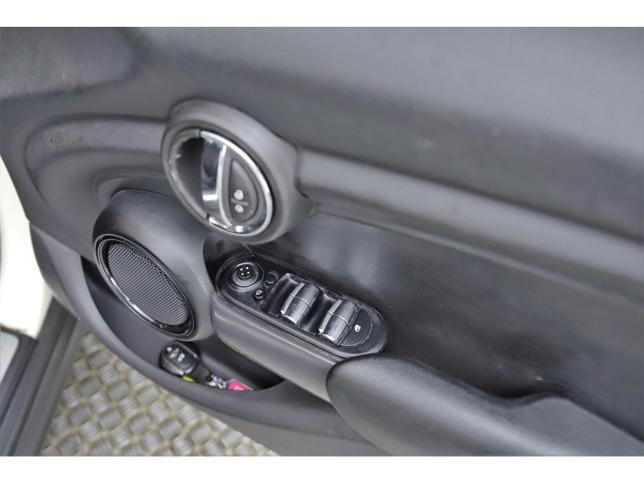 2017 MINI Hatch 1.5 AUTO 5DR *1 YEARS WARRANTY* €15,990