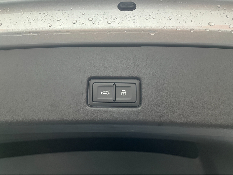 2023 Audi Q4 e-tron €34950 2023 AUDI Q4 E-TRON SPORTBACK 40 ADVANCED ELECTRIC AUTOMATIC / CRUISE CONTROL / 360° PARKING CAMERA / HEATED FRONT & REAR SEATS / PADDLE SHIFTS / AMBIENT LIGHTS / APPLE CARPLAY €34,950