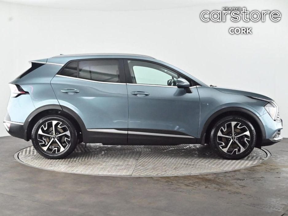 2023 Kia Sportage - image 2