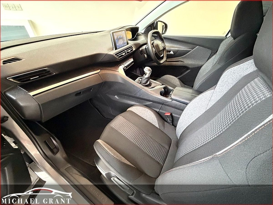 2020 Peugeot 3008 - image 16