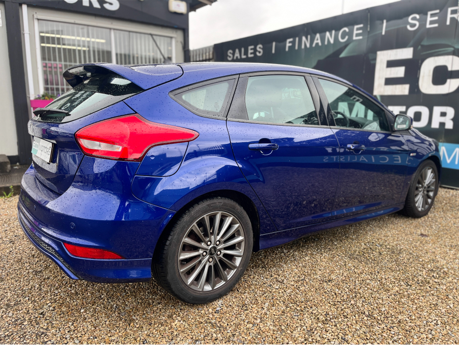 2017 Ford Focus - image 6