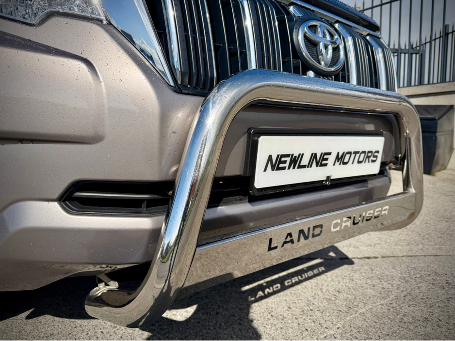 2022 Toyota Landcruiser - image 8