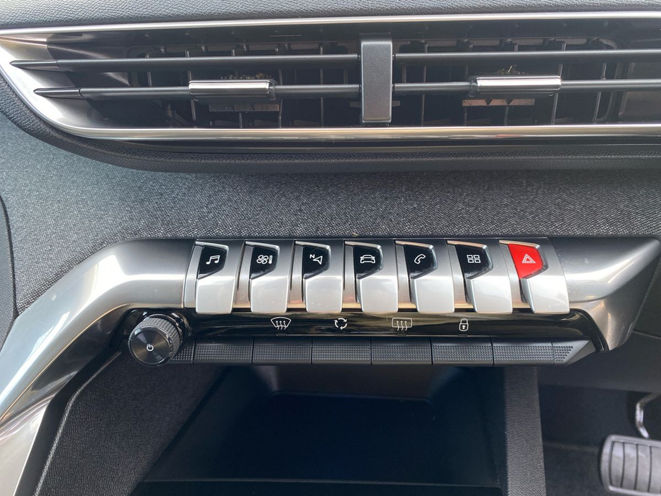 2019 Peugeot 3008 - image 18