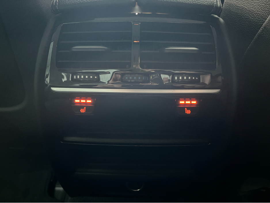 2018 BMW 5 Series - image 18