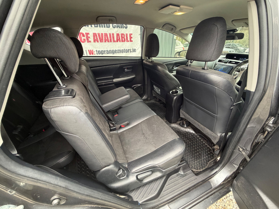 2016 Toyota Prius - image 10