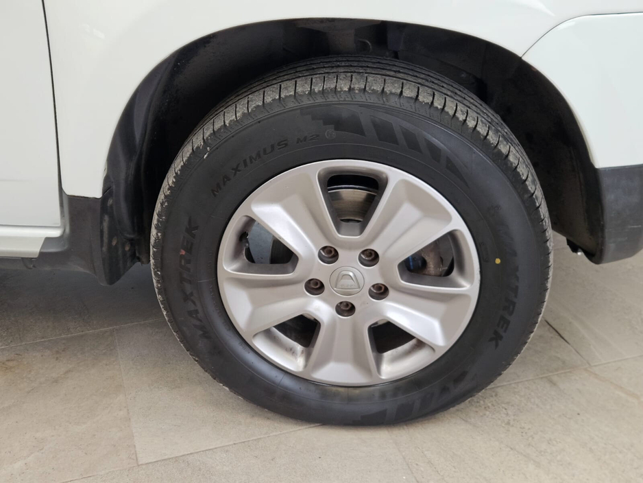 2018 Dacia Duster - image 5