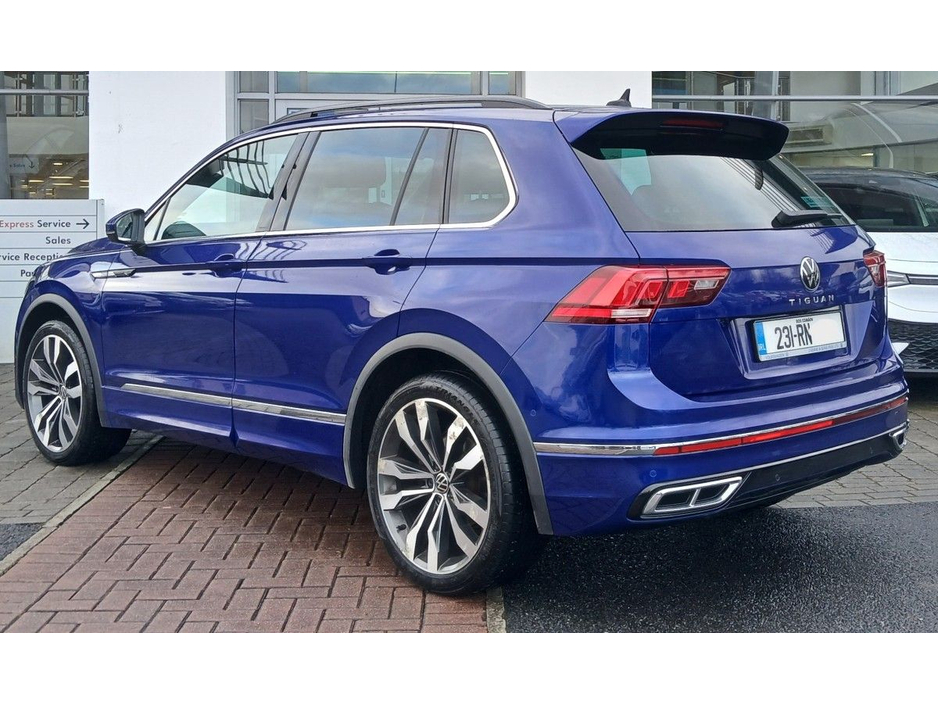 2023 Volkswagen Tiguan - image 3